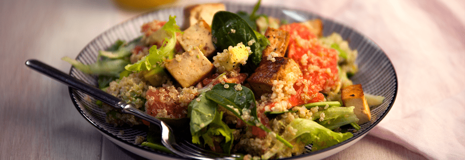 Tofu-kvinoasalaatti